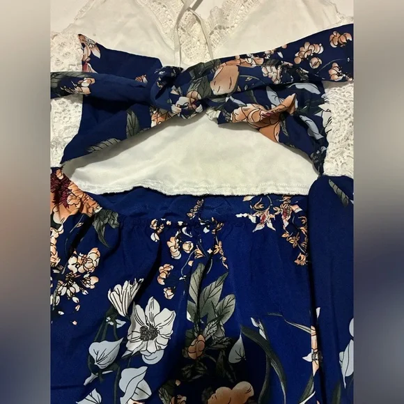 LACE FLORAL ROMPER - Picture 7 of 8